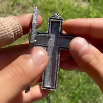 3D Gothic Pendant Necklace – Hidden Compartment Cross