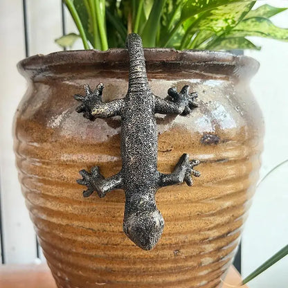 Funny Outdoor Geico Planter Pot Figurine Hugger