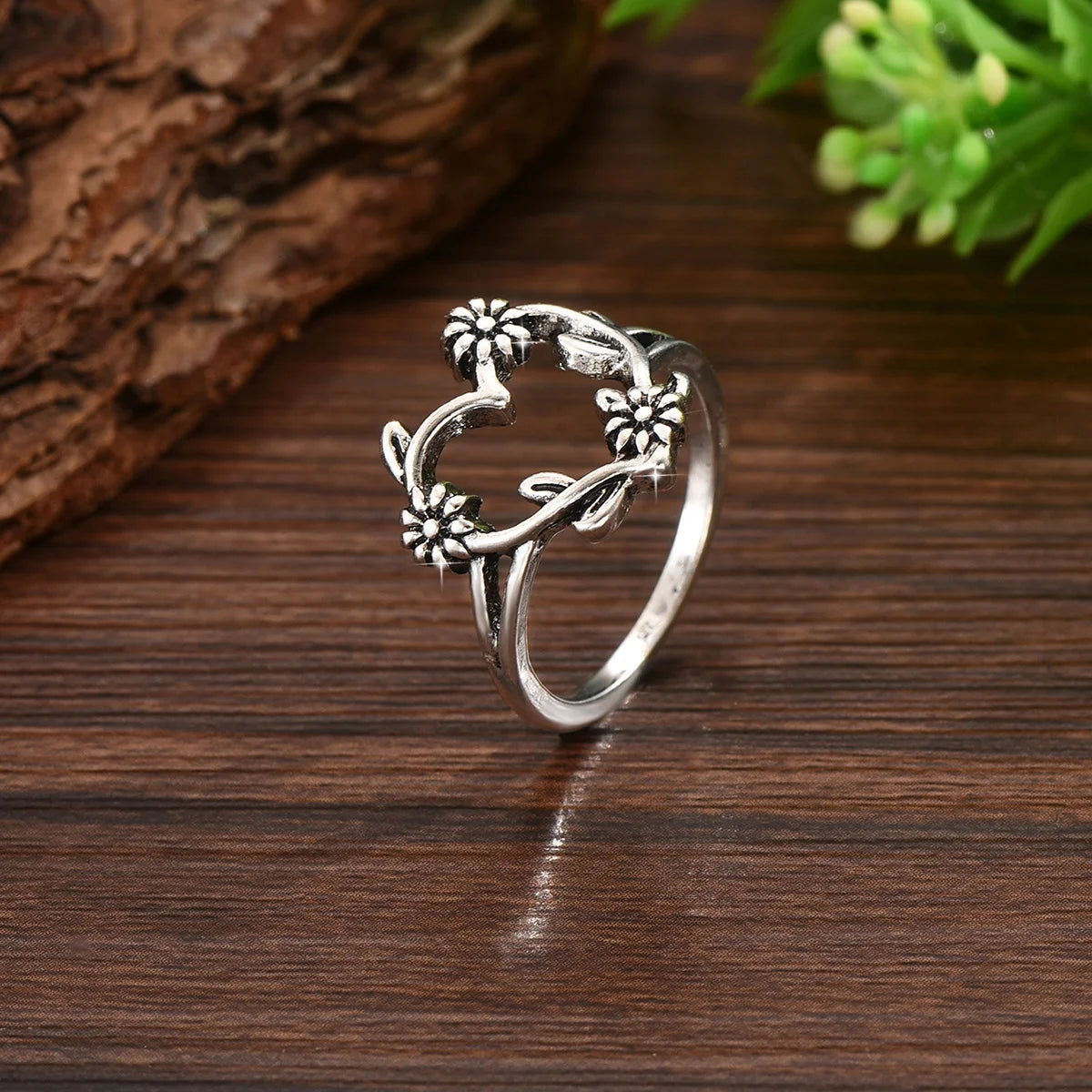 Fashionable Women's Ring Suitable for any Occassion